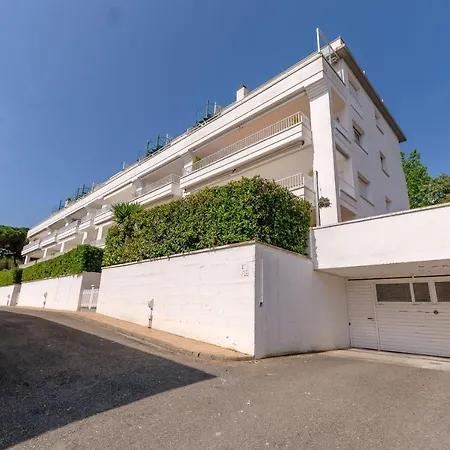 Bravissimo Estel A8 Penthouse Apartment *